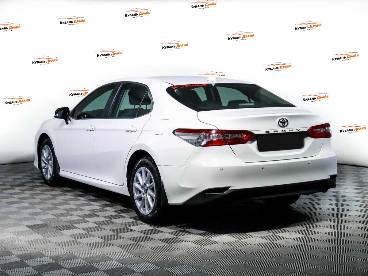 Toyota Camry 2021 года с пробегом. Фото: #6