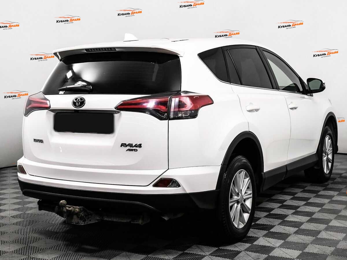 Toyota RAV4 2017 года с пробегом. Фото: #3