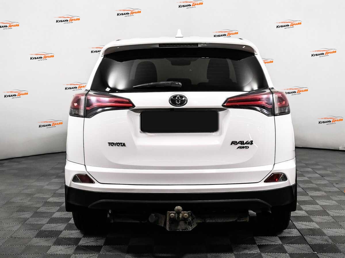 Toyota RAV4 2017 года с пробегом. Фото: #4