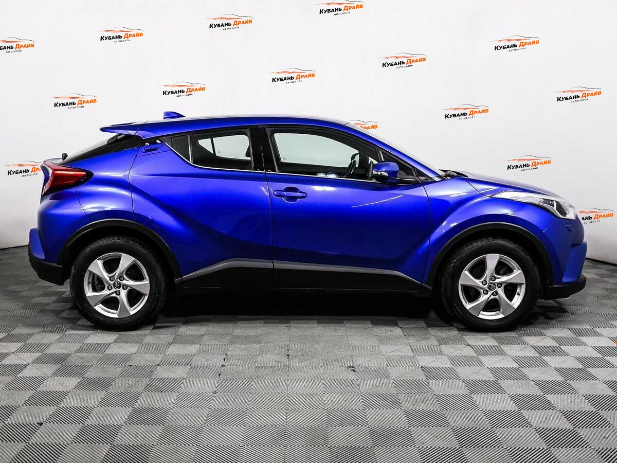 Toyota C-HR 2018 года с пробегом. Фото: #3