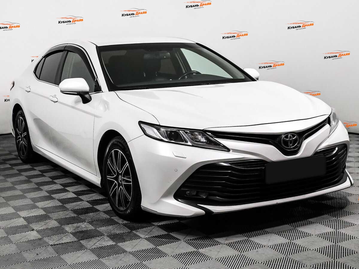 Toyota Camry 2018 года с пробегом. Фото: #2