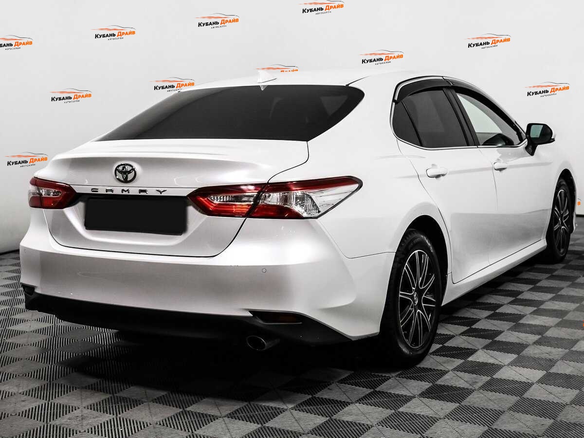 Toyota Camry 2018 года с пробегом. Фото: #4