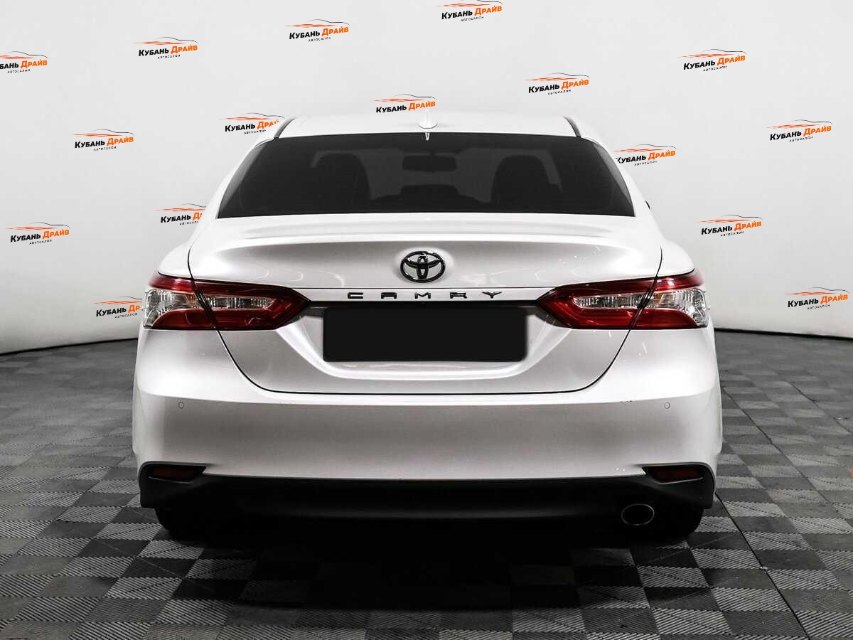 Toyota Camry 2018 года с пробегом. Фото: #5