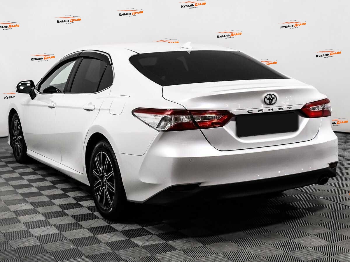 Toyota Camry 2018 года с пробегом. Фото: #6
