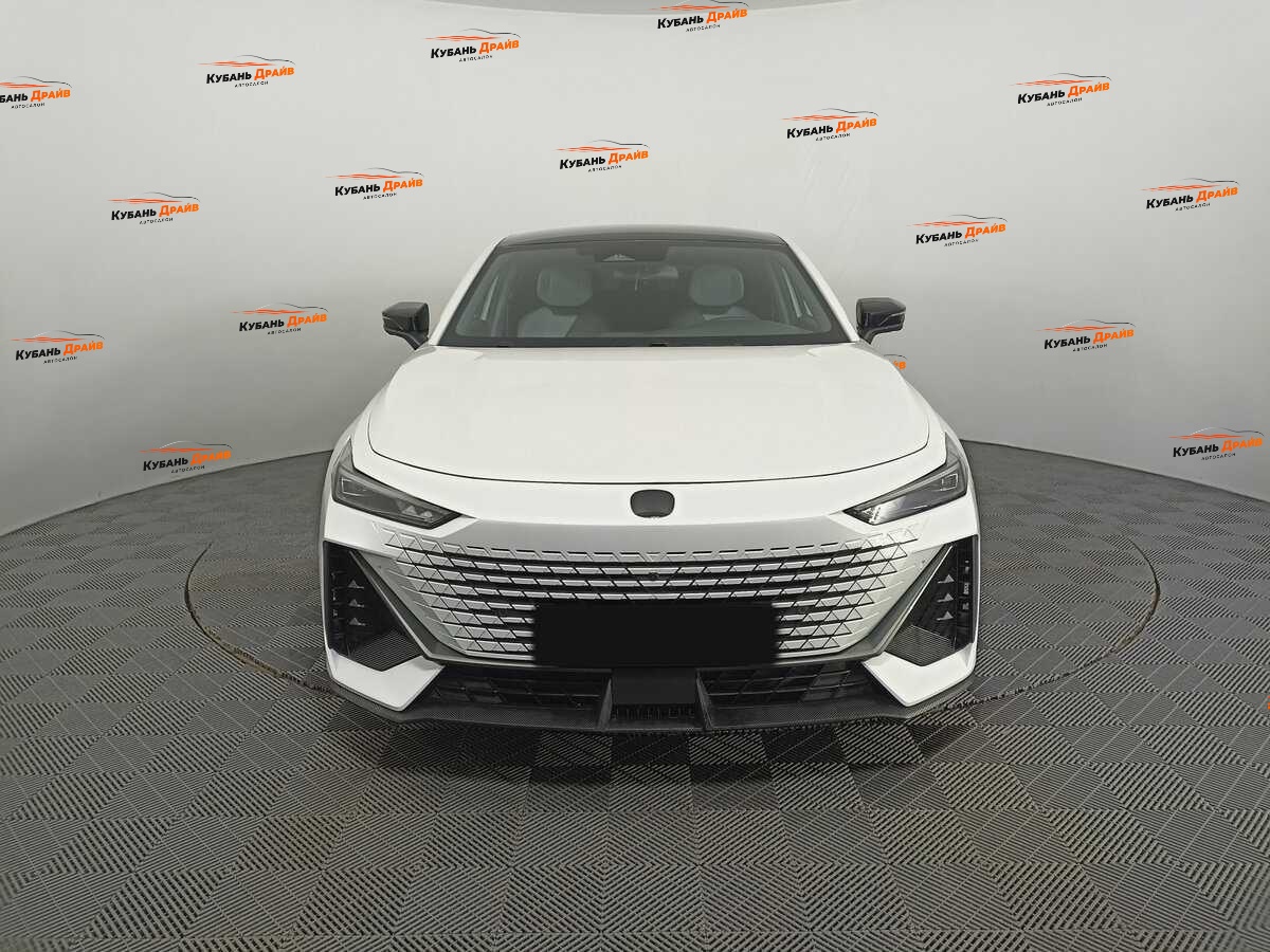 Changan UNI-V 2023 года с пробегом. Фото: #1