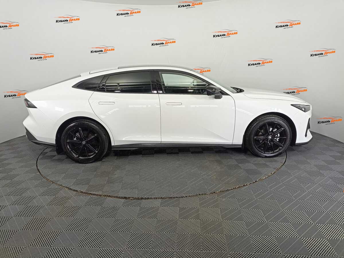 Changan UNI-V 2023 года с пробегом. Фото: #3