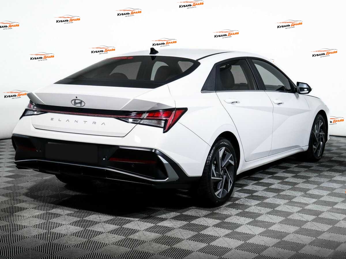 Hyundai Elantra 2023 года с пробегом. Фото: #4