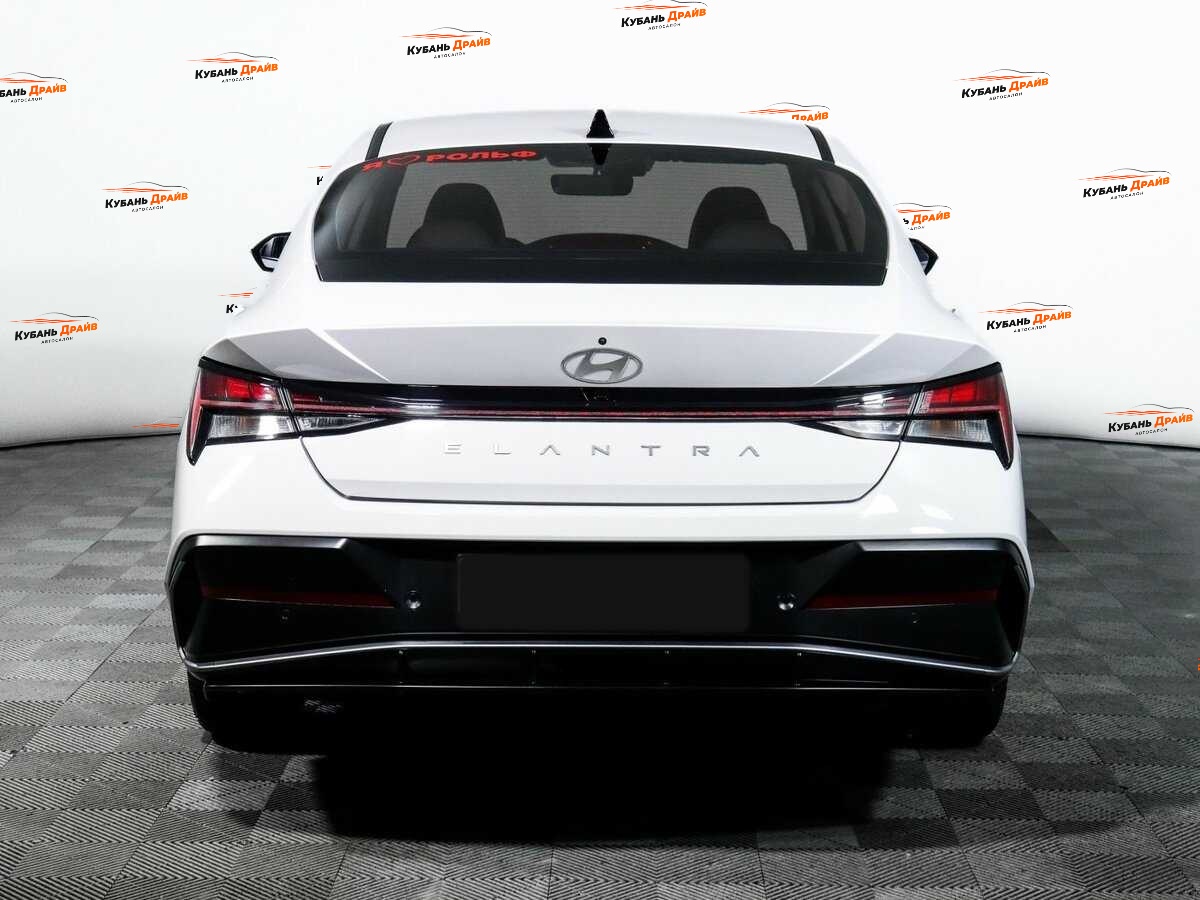 Hyundai Elantra 2023 года с пробегом. Фото: #5