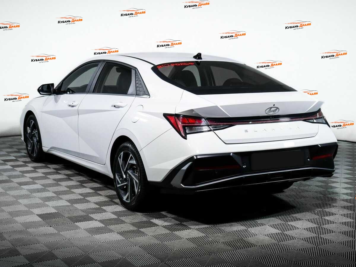 Hyundai Elantra 2023 года с пробегом. Фото: #6