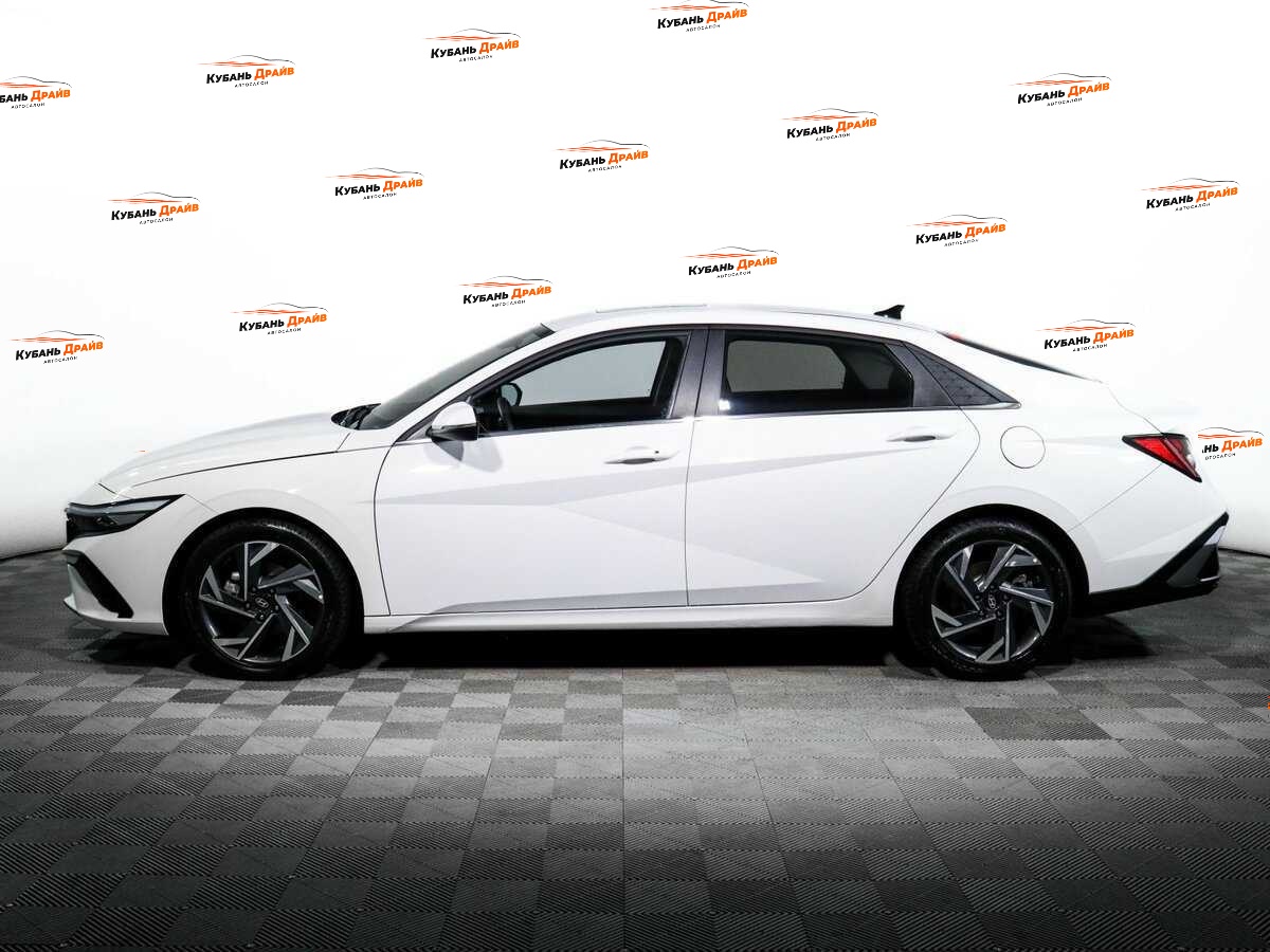Hyundai Elantra 2023 года с пробегом. Фото: #7