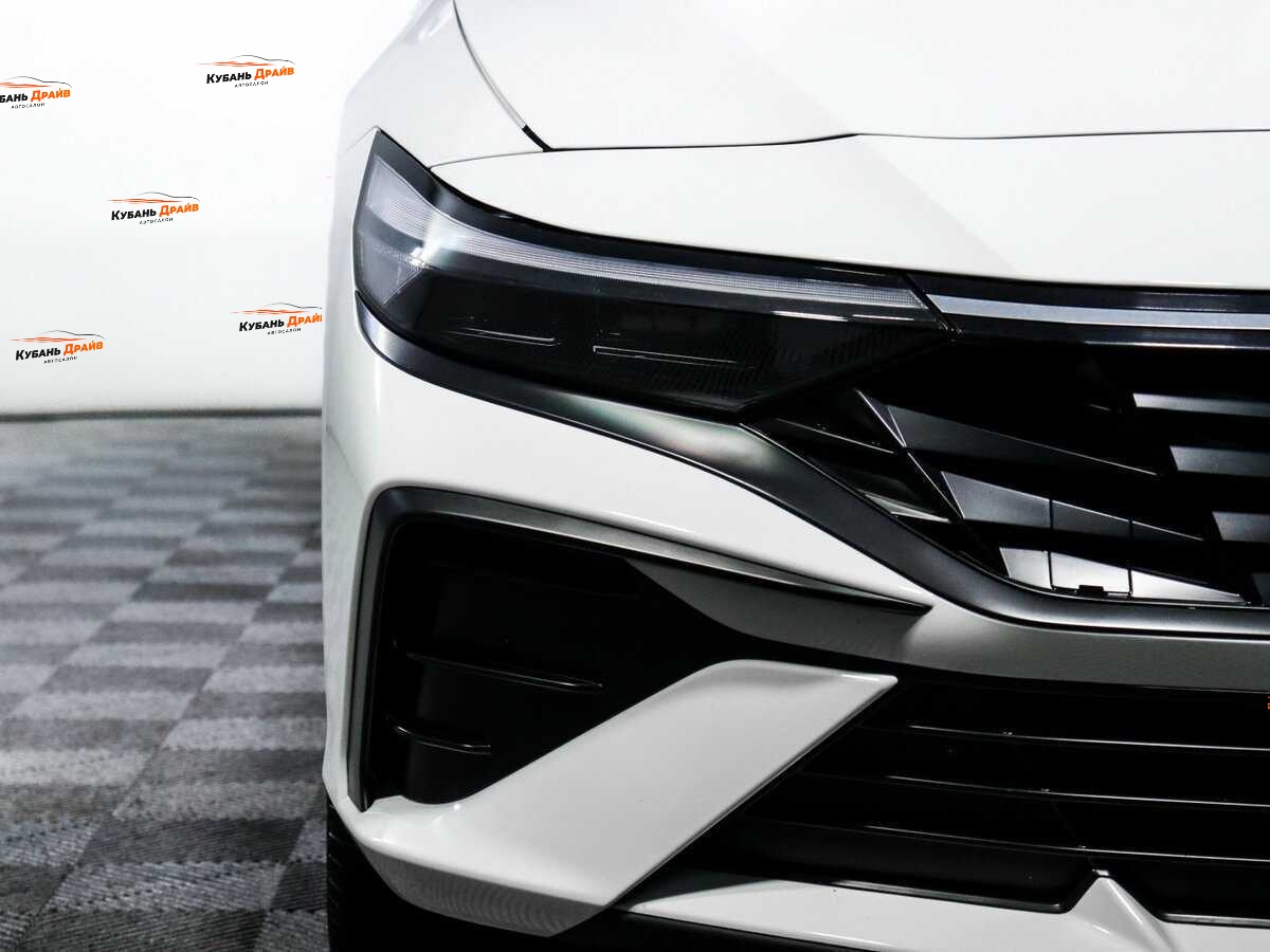 Hyundai Elantra 2023 года с пробегом. Фото: #17