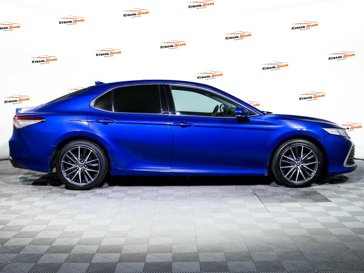 Toyota Camry 2021 года с пробегом. Фото: #3