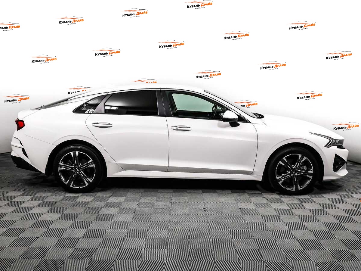 Kia K5 2021 года с пробегом. Фото: #3