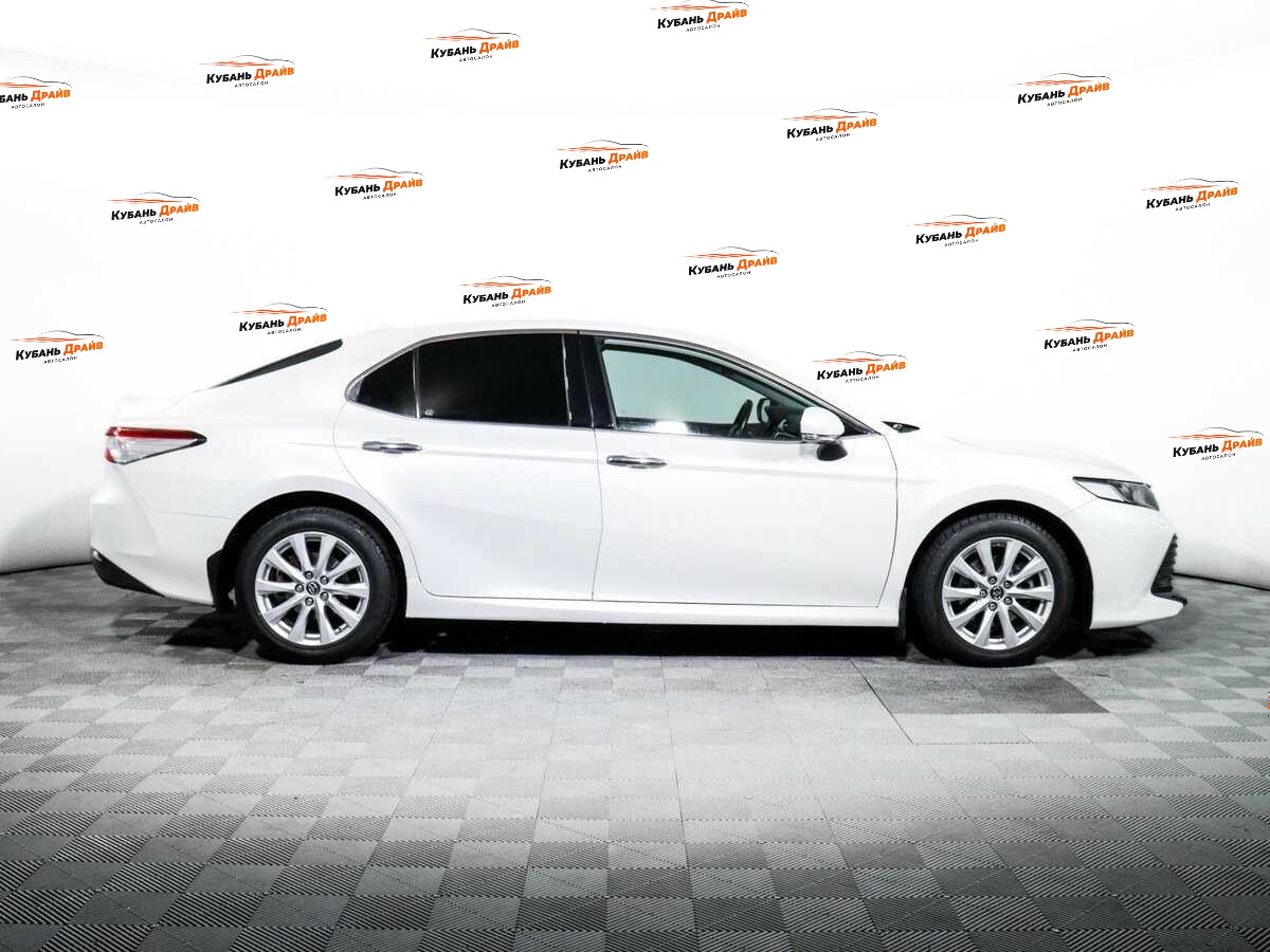 Toyota Camry 2019 года с пробегом. Фото: #3