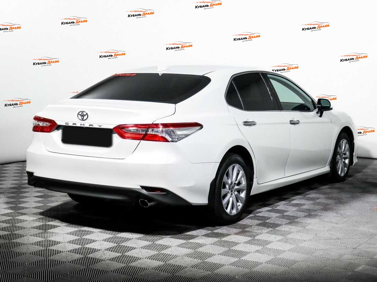 Toyota Camry 2019 года с пробегом. Фото: #4