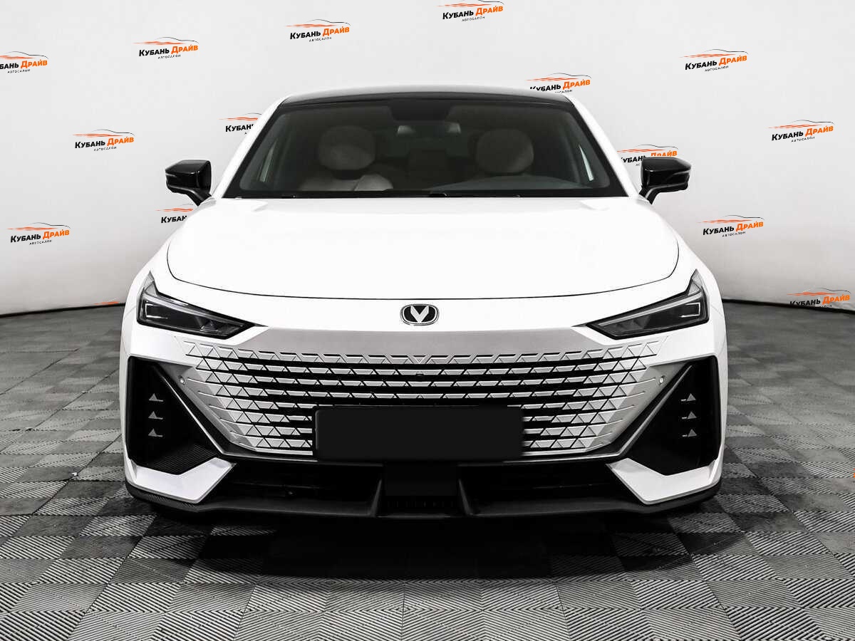 Changan UNI-V 2023 года с пробегом. Фото: #1