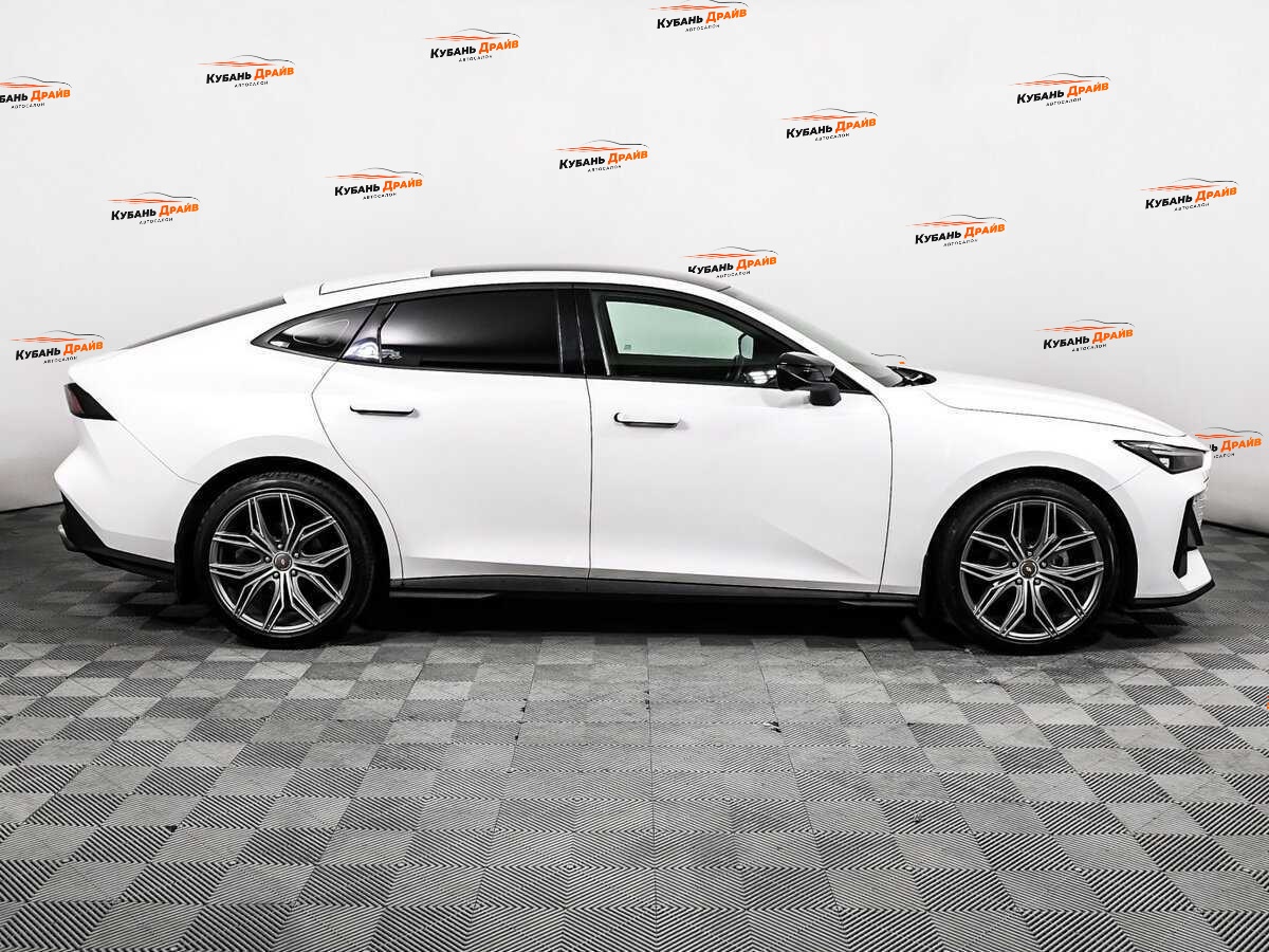 Changan UNI-V 2023 года с пробегом. Фото: #3