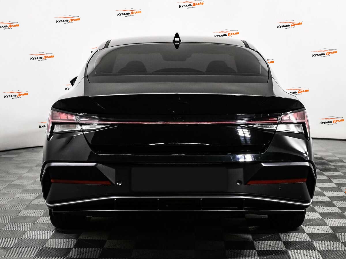 Hyundai Elantra 2024 года с пробегом. Фото: #5