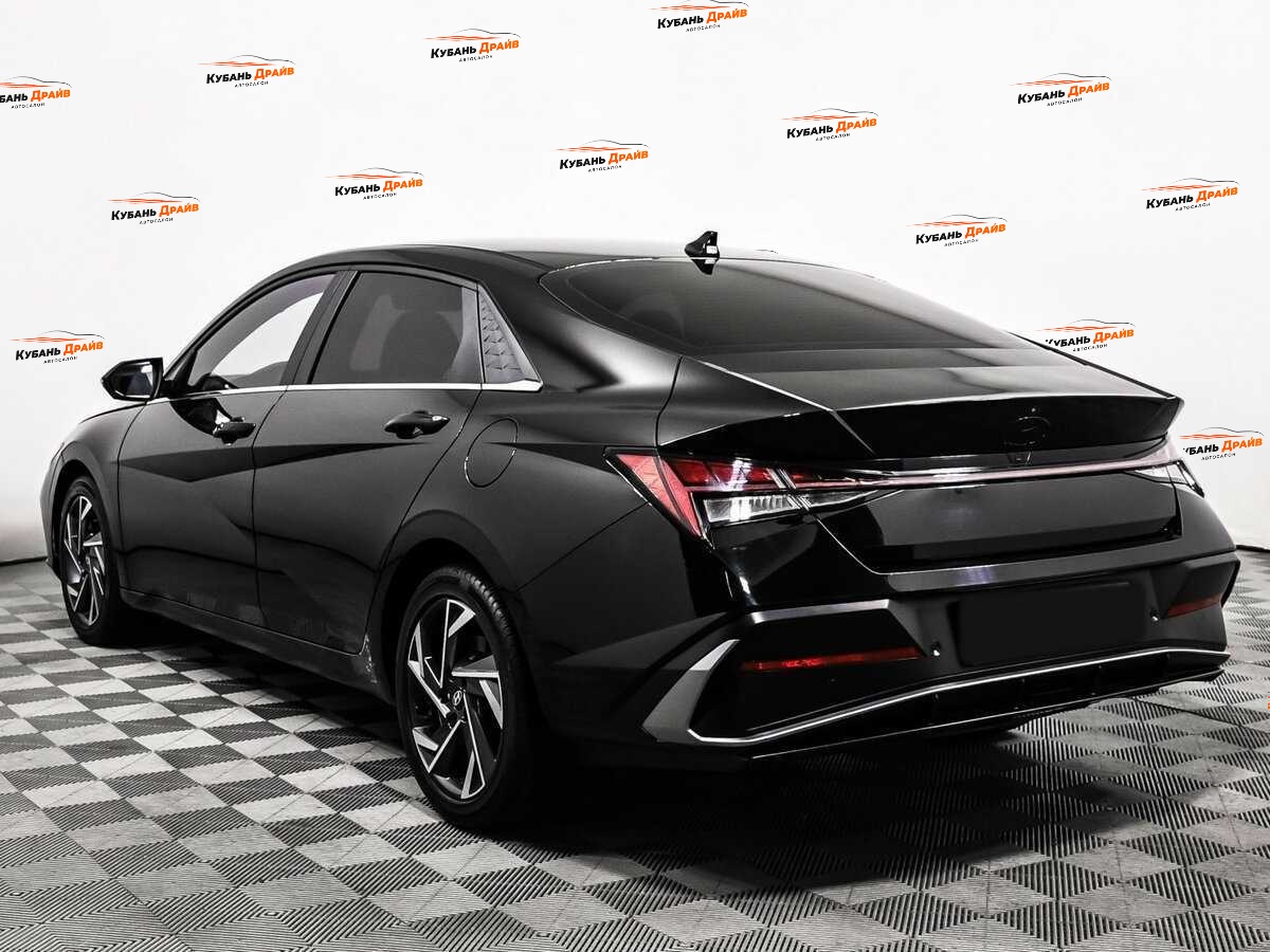 Hyundai Elantra 2024 года с пробегом. Фото: #6