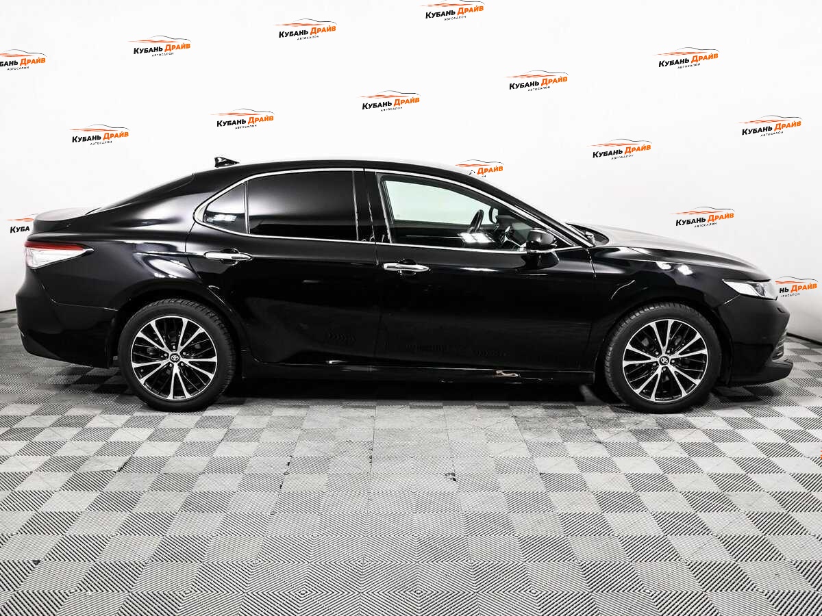 Toyota Camry 2018 года с пробегом. Фото: #3