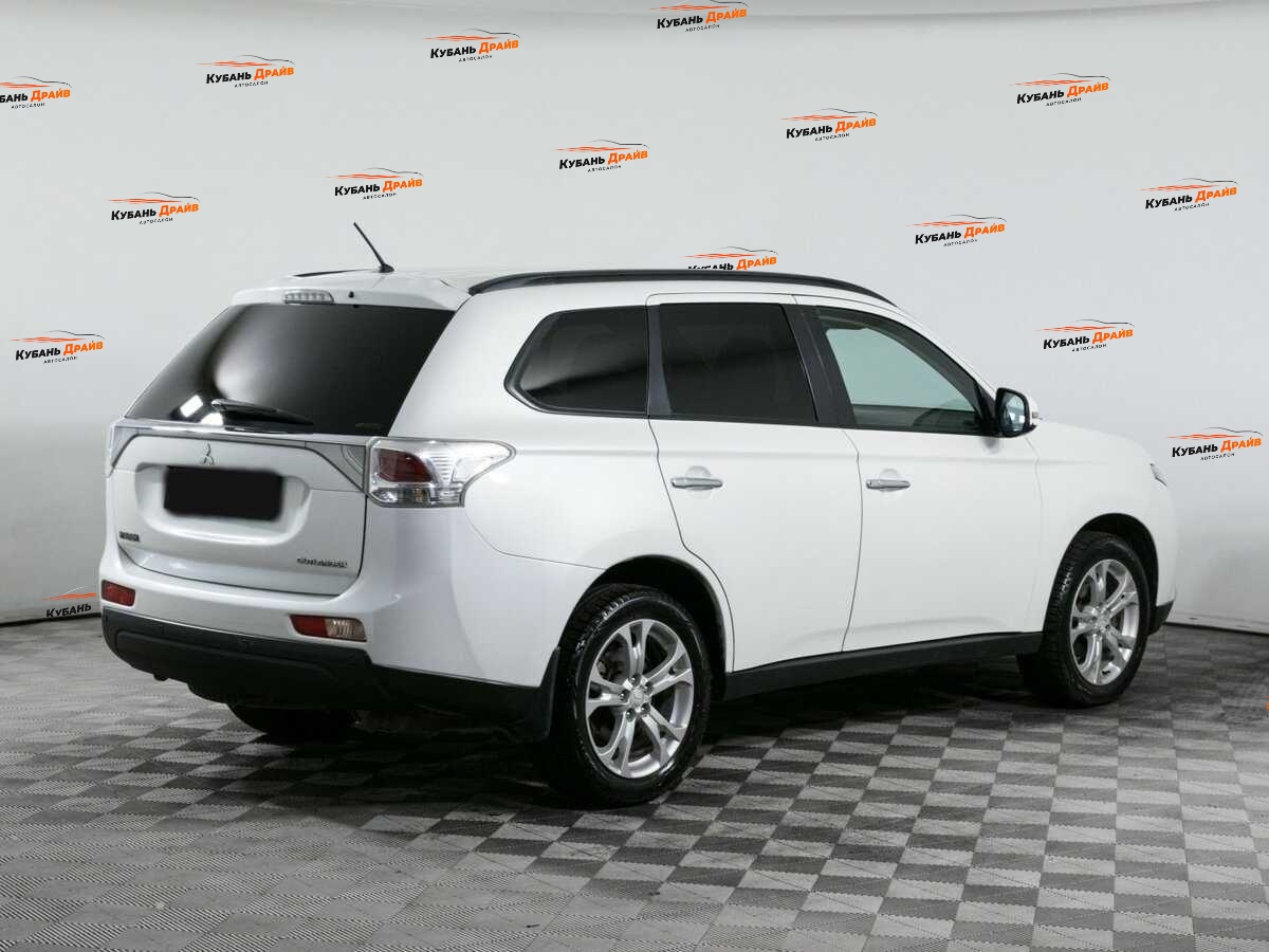 Mitsubishi Outlander 2013 года с пробегом. Фото: #3