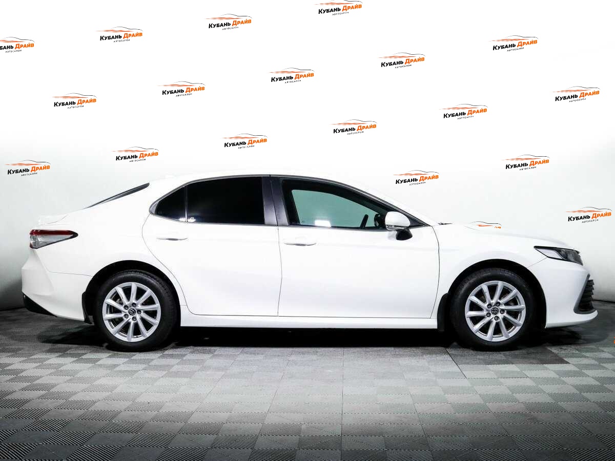 Toyota Camry 2021 года с пробегом. Фото: #3