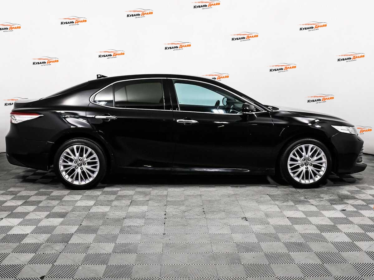 Toyota Camry 2019 года с пробегом. Фото: #3