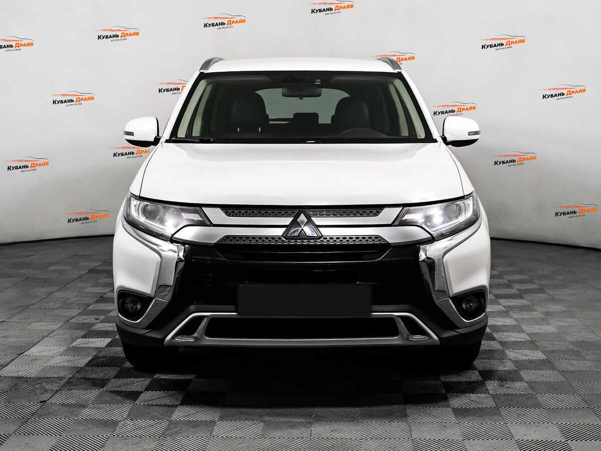 Mitsubishi Outlander 2019 года с пробегом. Фото: #1
