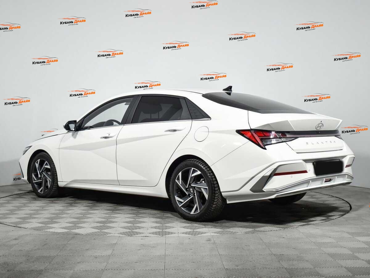 Hyundai Elantra 2023 года с пробегом. Фото: #6