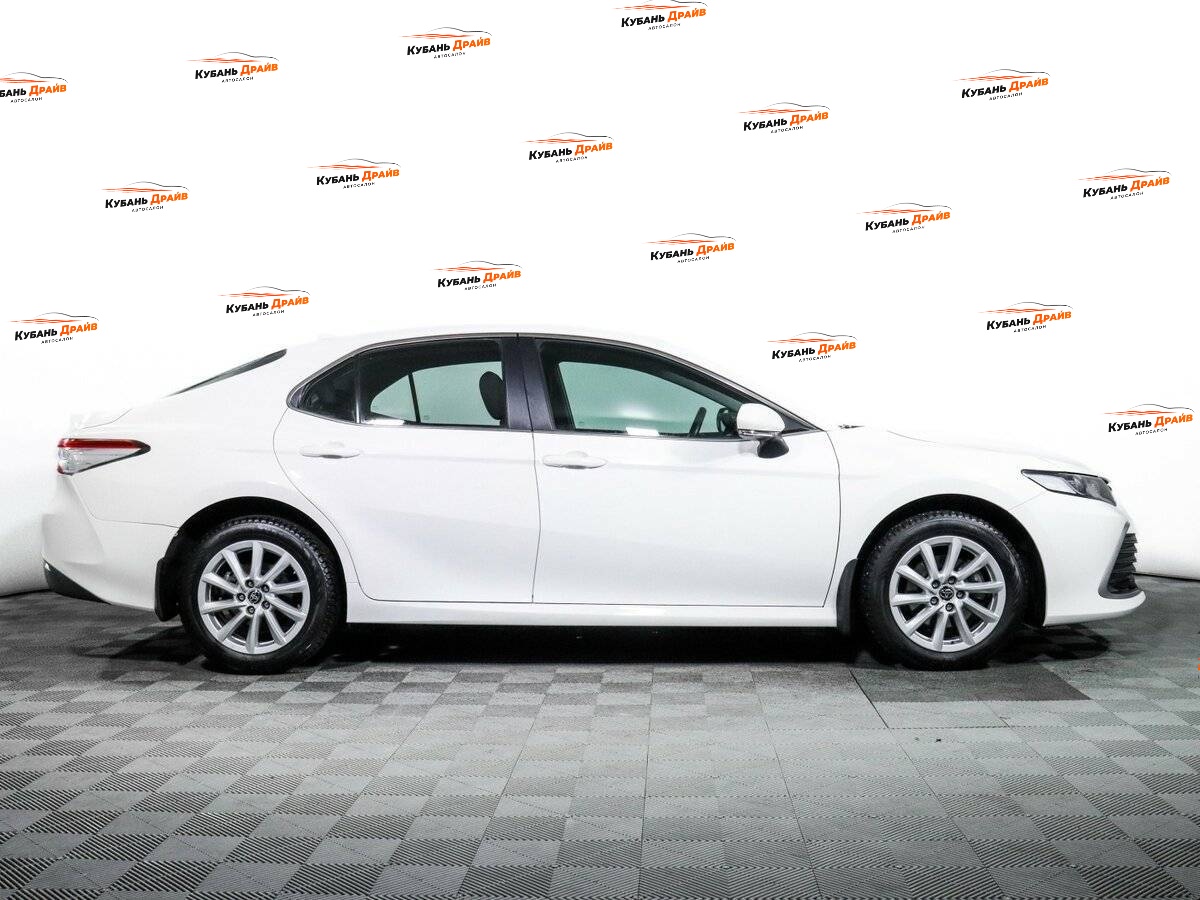 Toyota Camry 2021 года с пробегом. Фото: #3