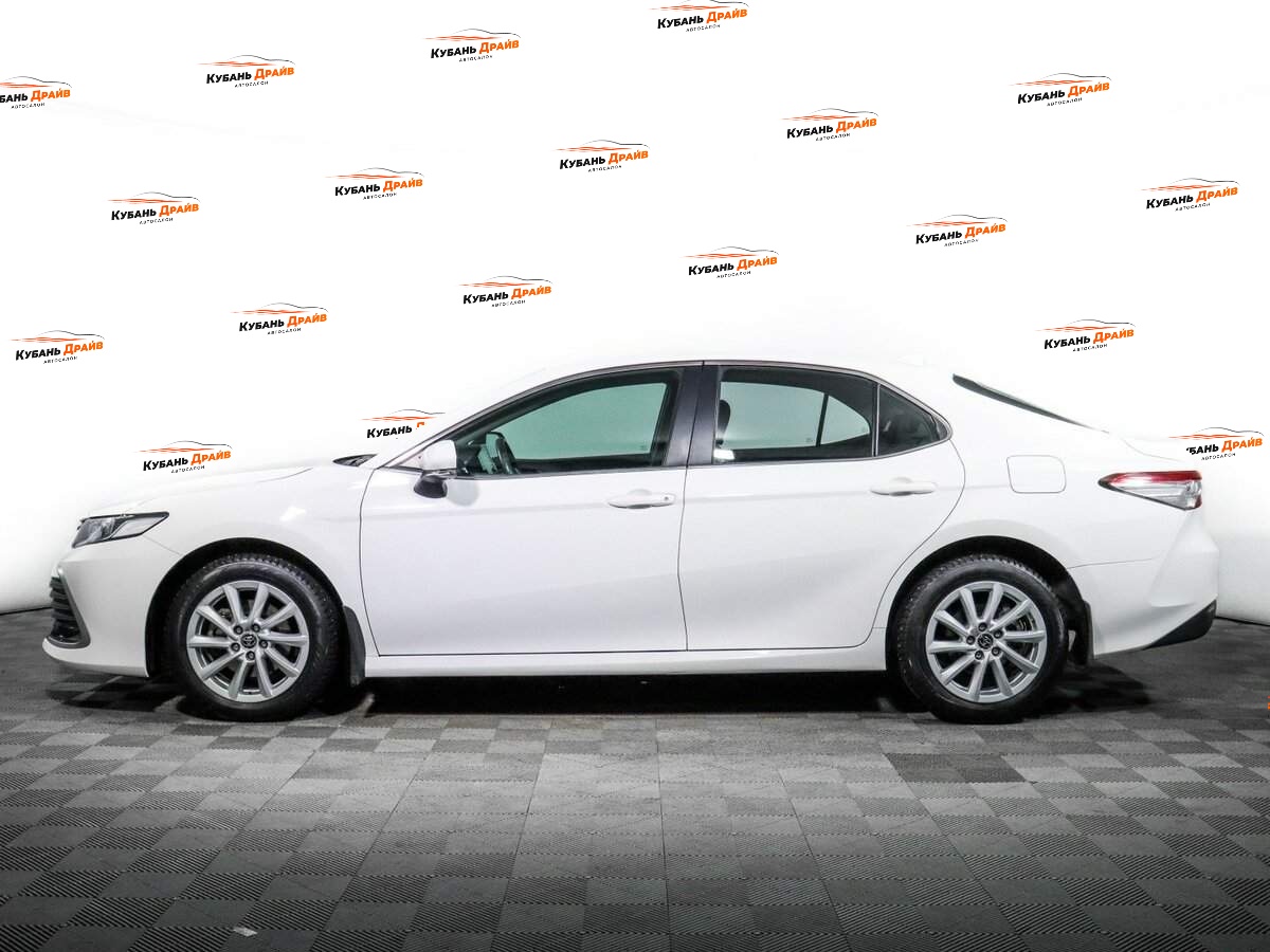 Toyota Camry 2021 года с пробегом. Фото: #5