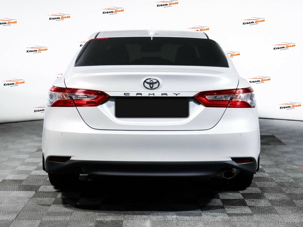 Toyota Camry 2021 года с пробегом. Фото: #5
