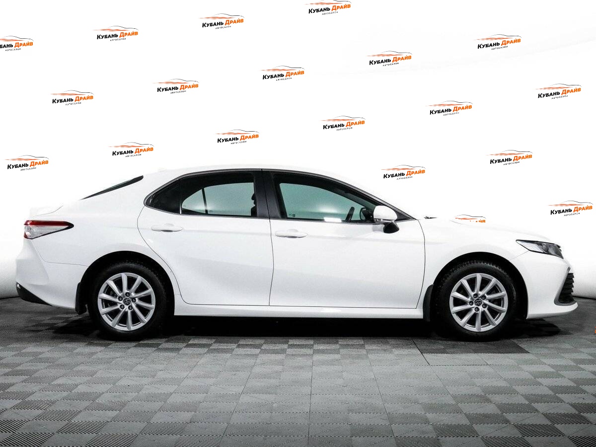 Toyota Camry 2021 года с пробегом. Фото: #3