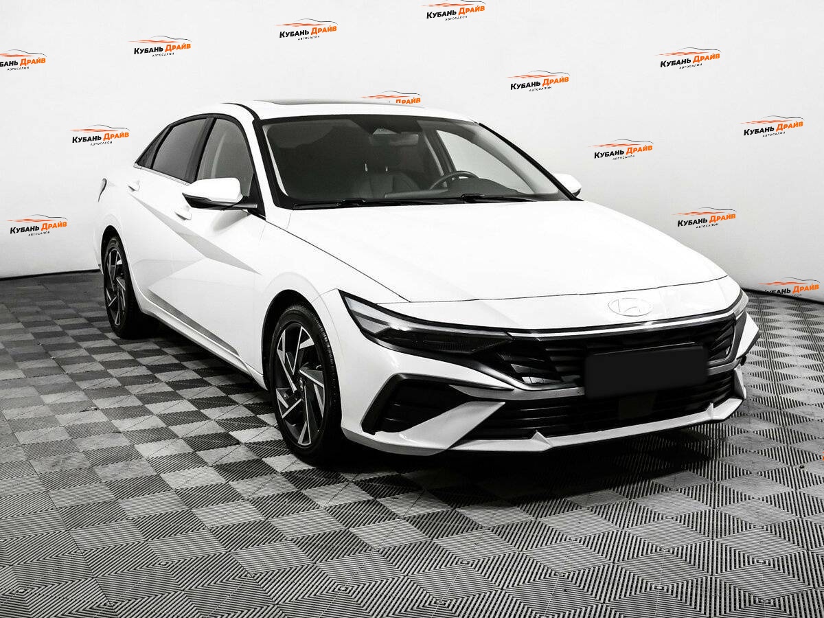 Hyundai Elantra 2023 года с пробегом. Фото: #2