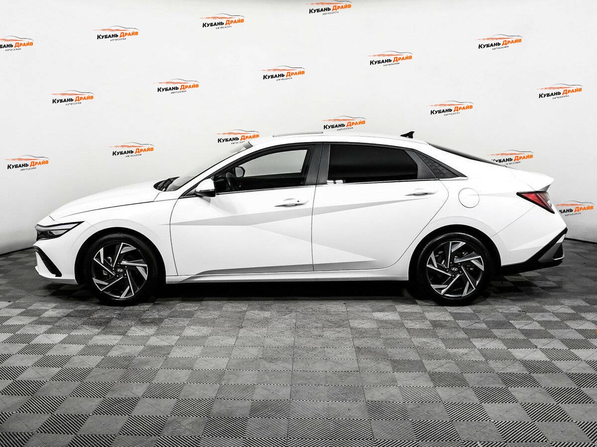 Hyundai Elantra 2023 года с пробегом. Фото: #7