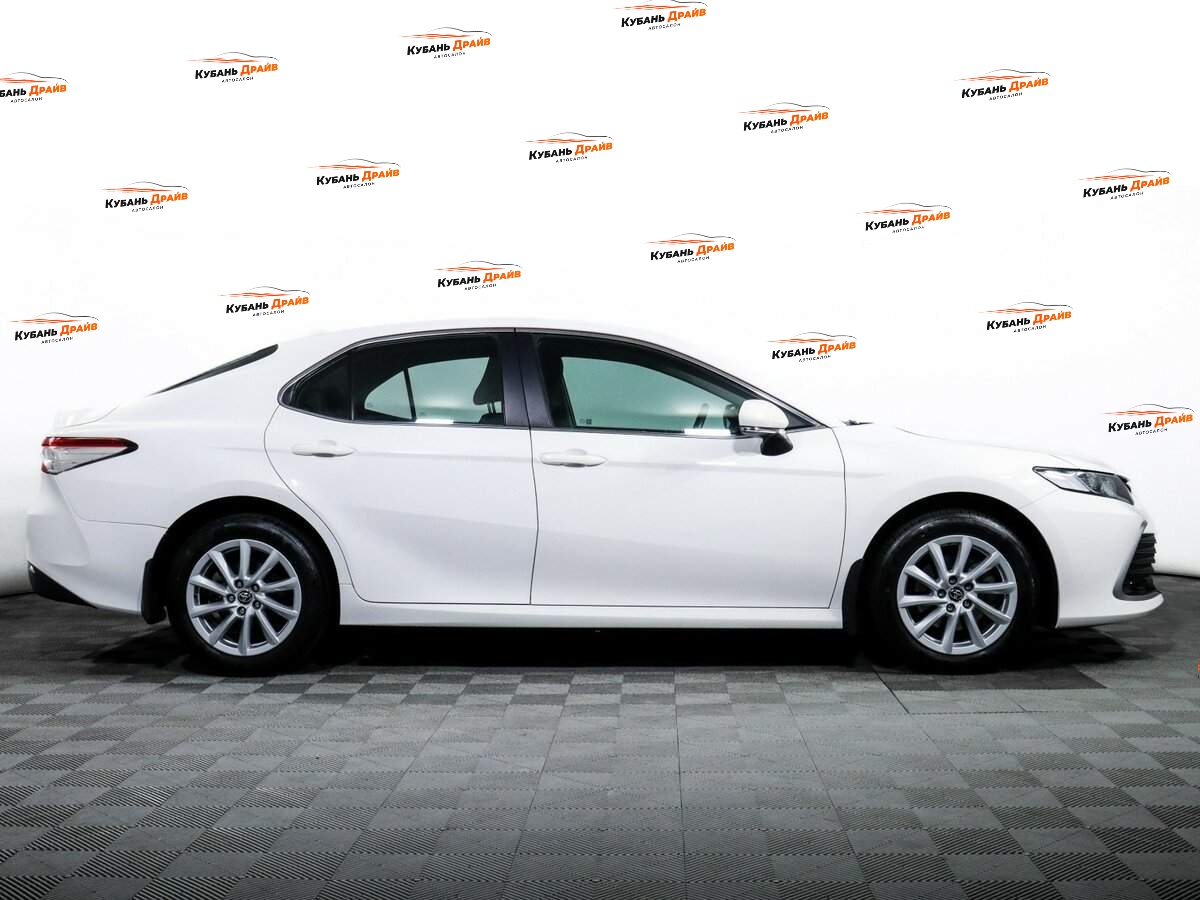 Toyota Camry 2021 года с пробегом. Фото: #3