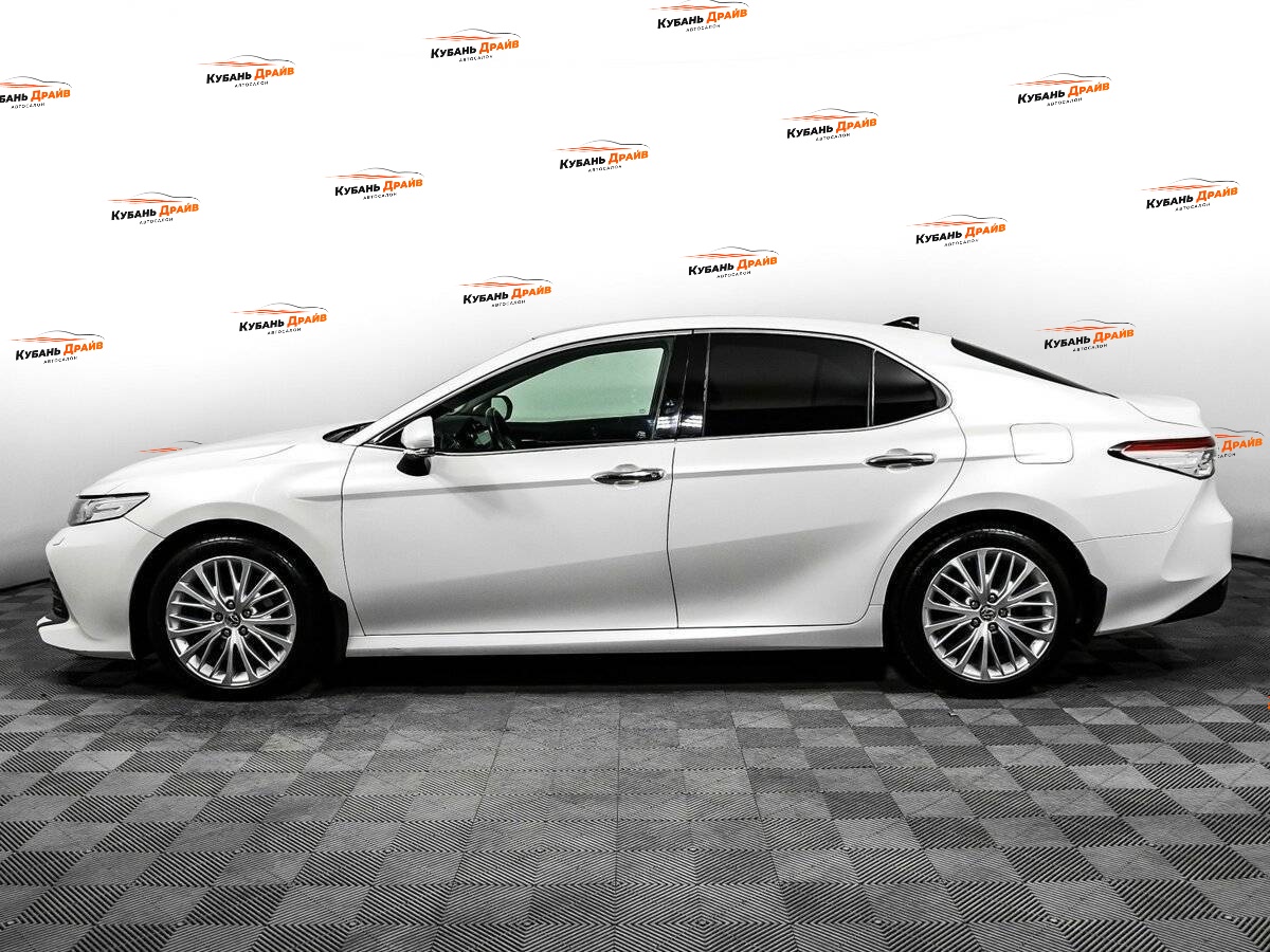 Toyota Camry 2019 года с пробегом. Фото: #7