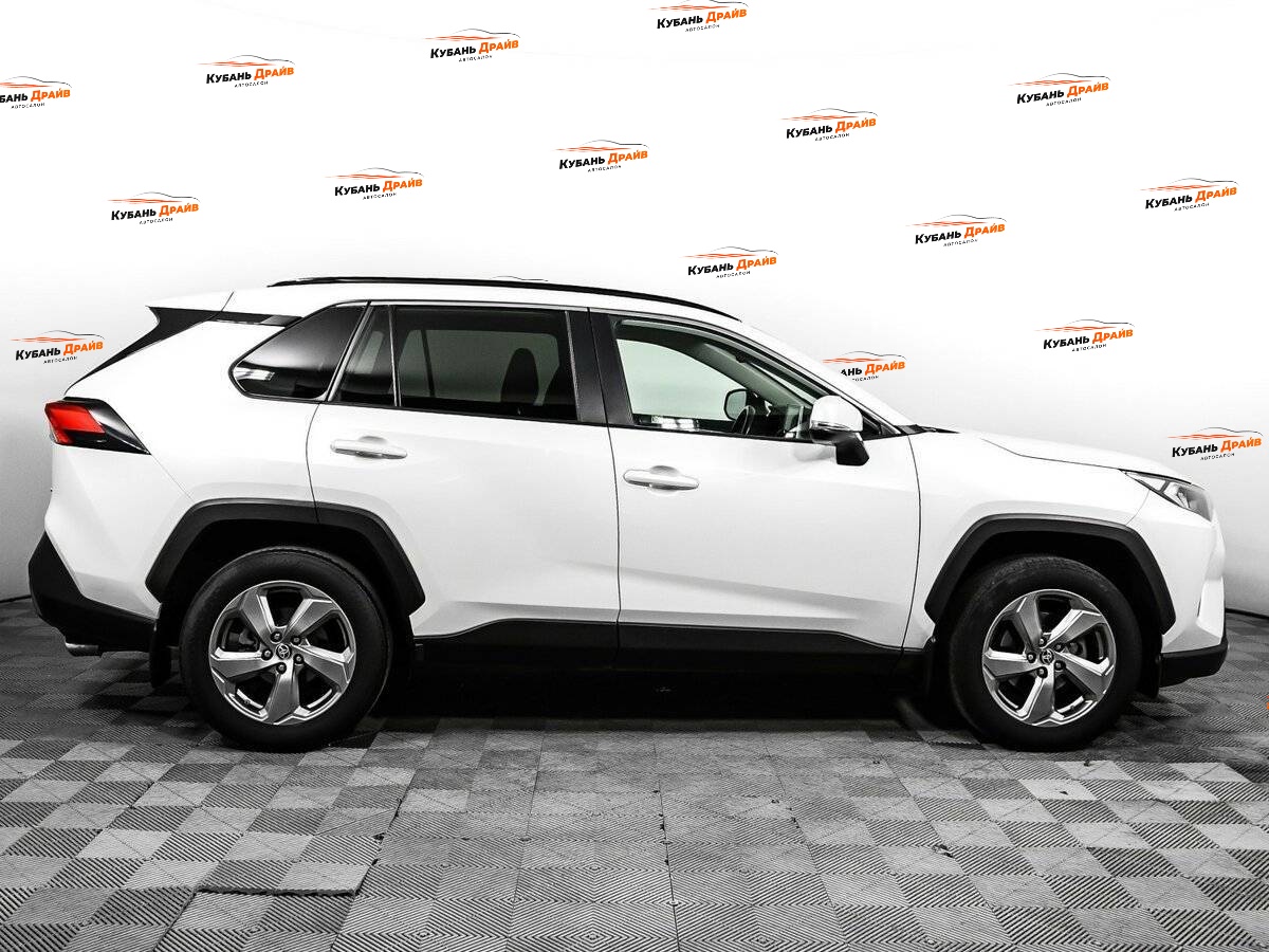Toyota RAV4 2021 года с пробегом. Фото: #3