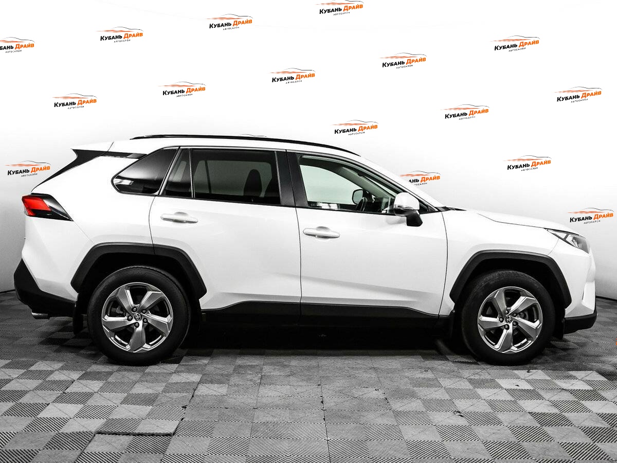 Toyota RAV4 2021 года с пробегом. Фото: #4