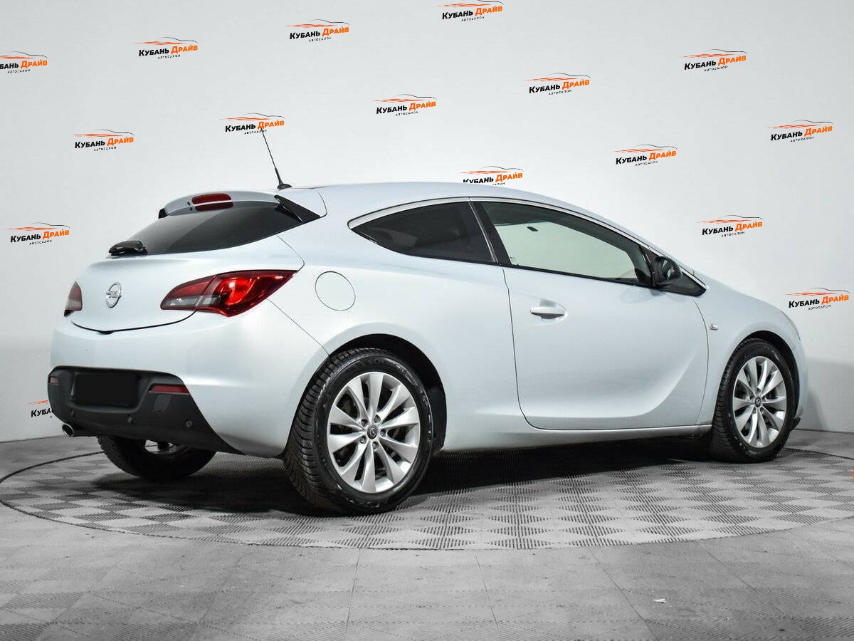 Opel Astra 2012 года с пробегом. Фото: #4