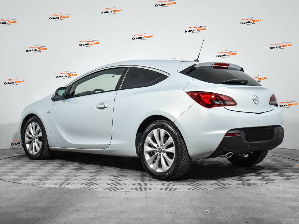 Opel Astra 2012 года с пробегом. Фото: #6