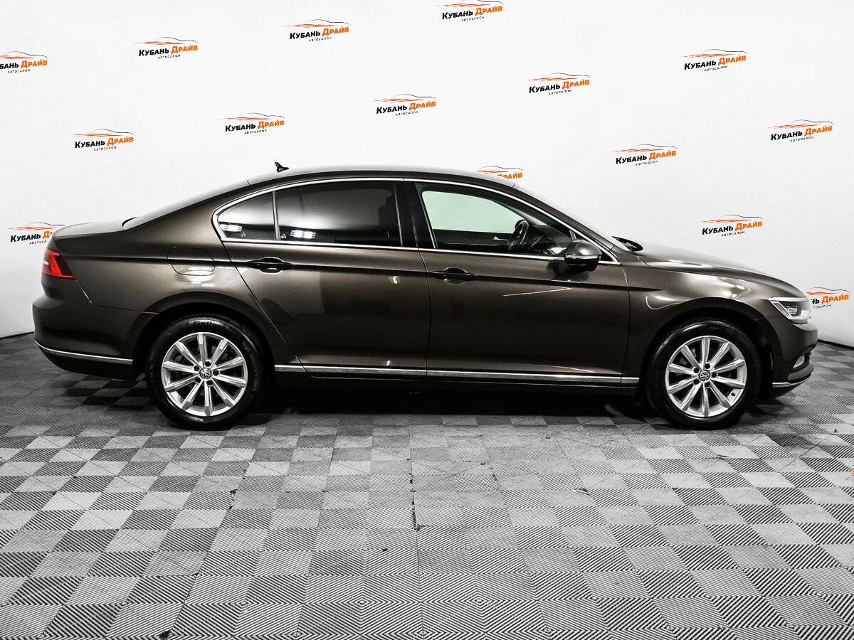 Volkswagen Passat 2017 года с пробегом. Фото: #3