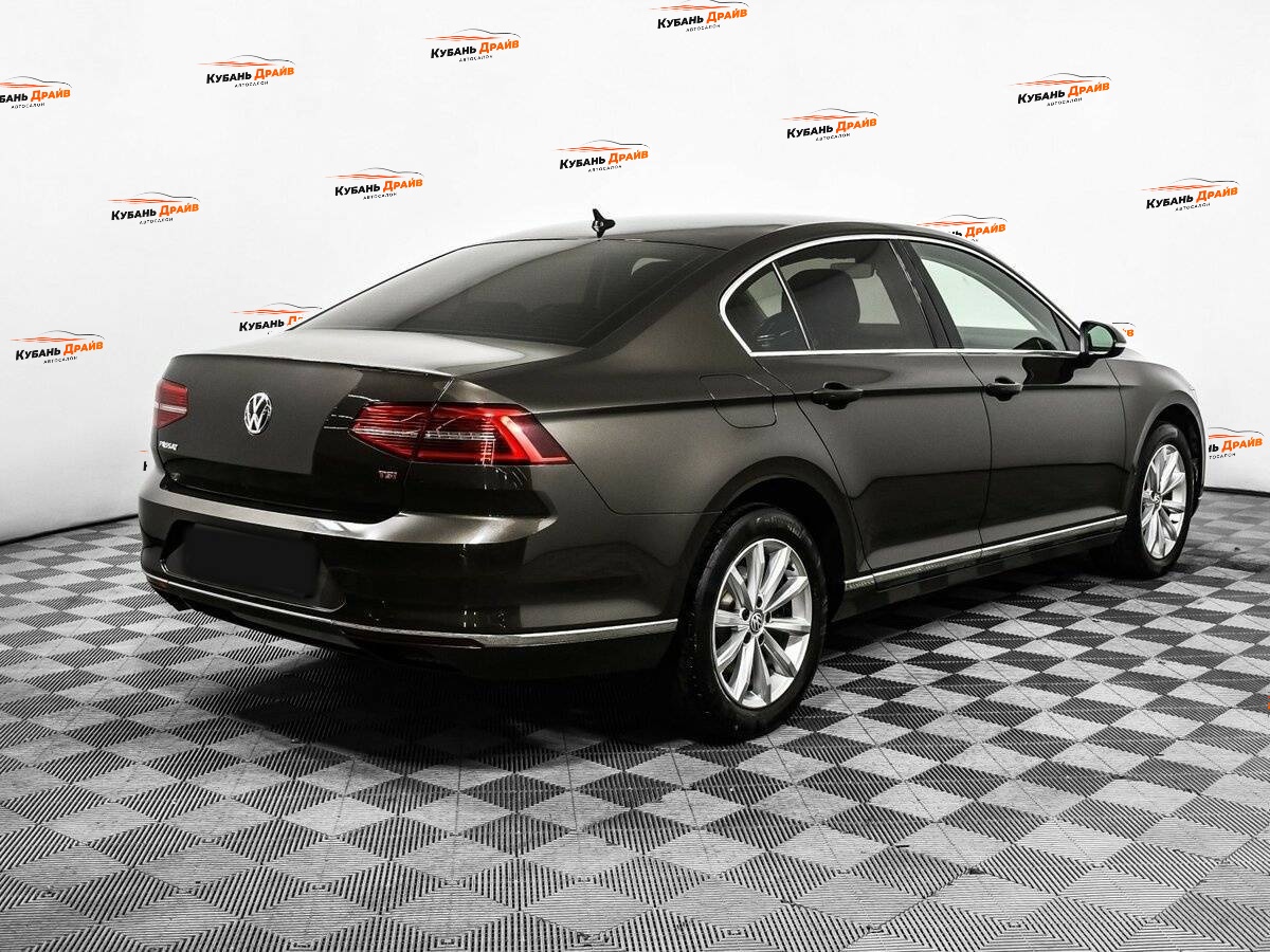 Volkswagen Passat 2017 года с пробегом. Фото: #4