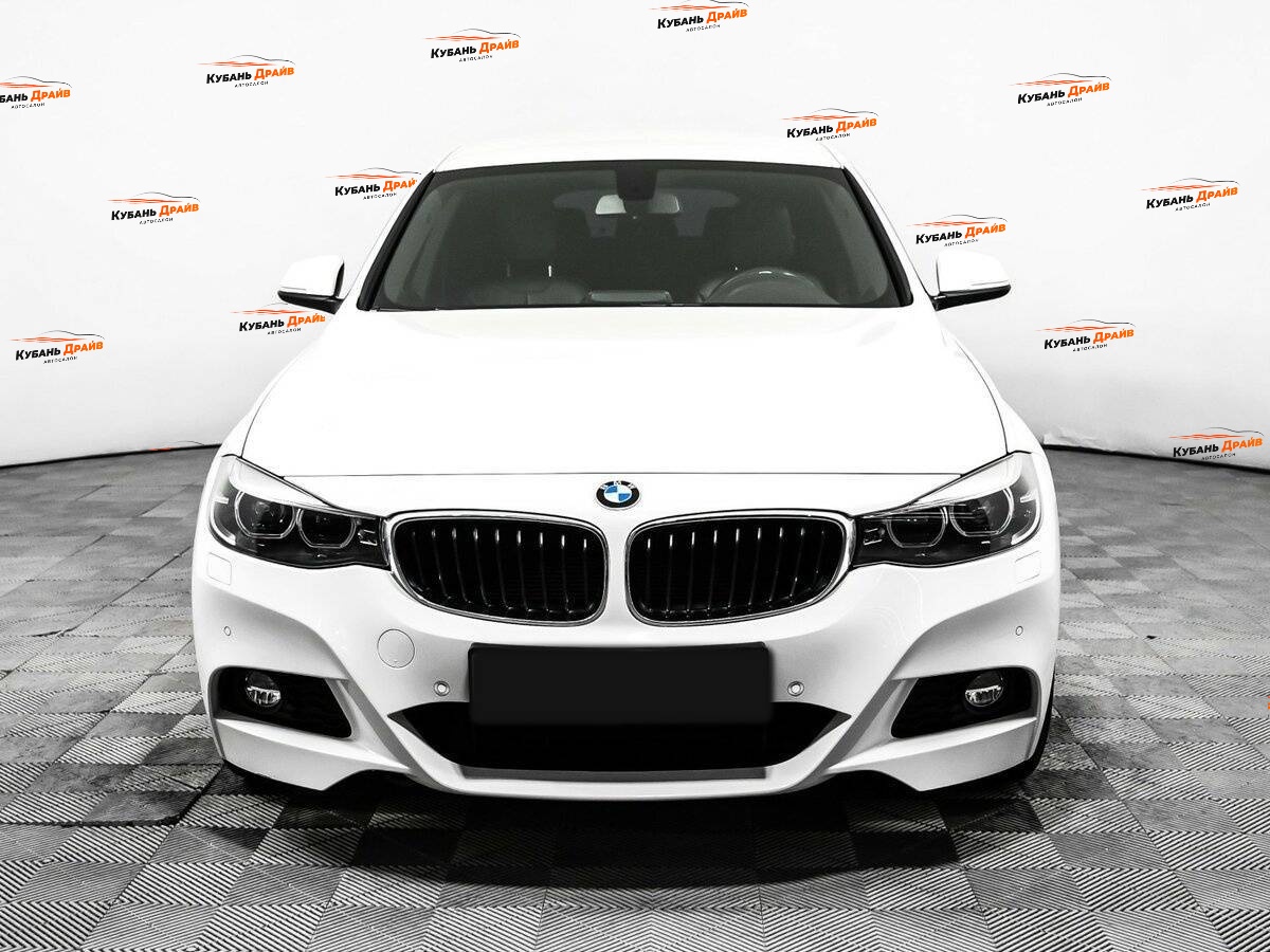BMW 3 серии 2018 года с пробегом. Фото: #1