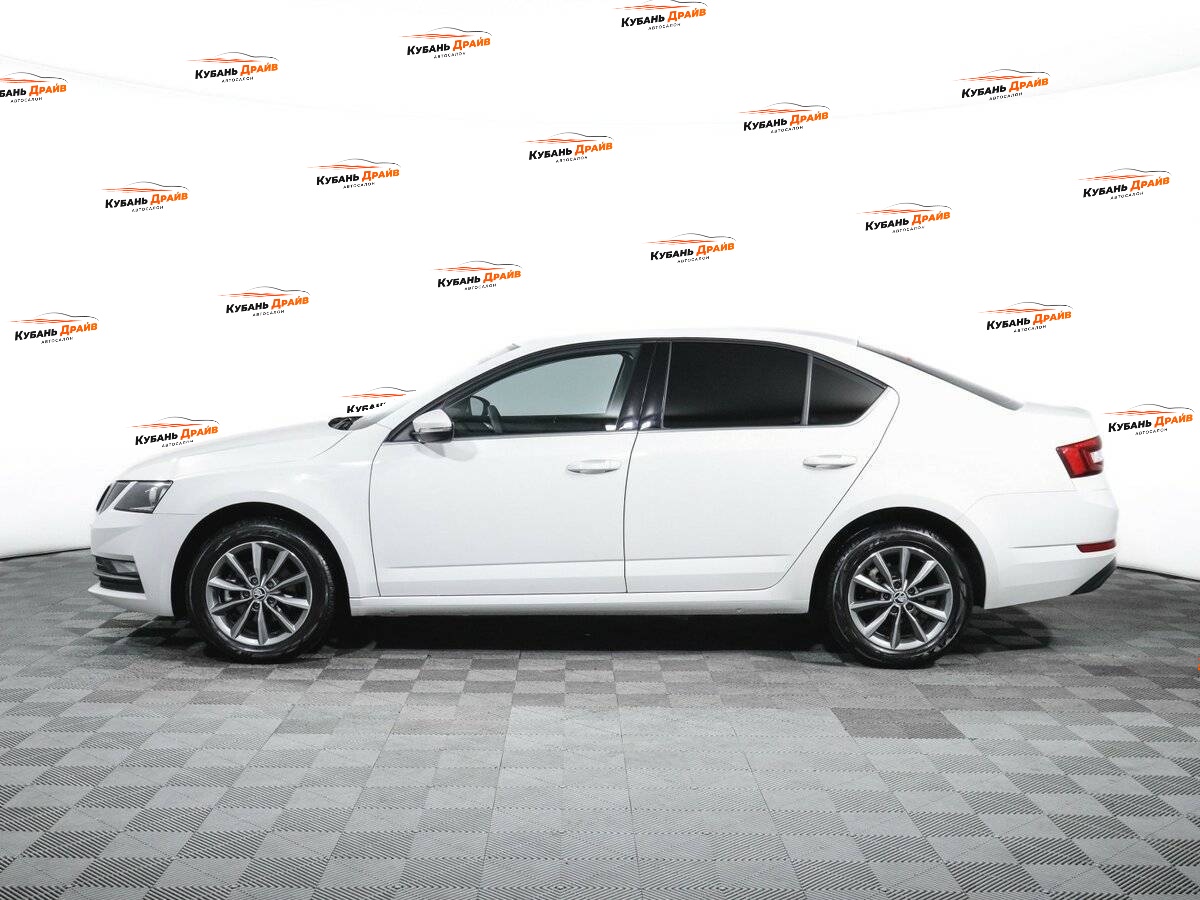 Skoda Octavia 2023 года с пробегом. Фото: #4