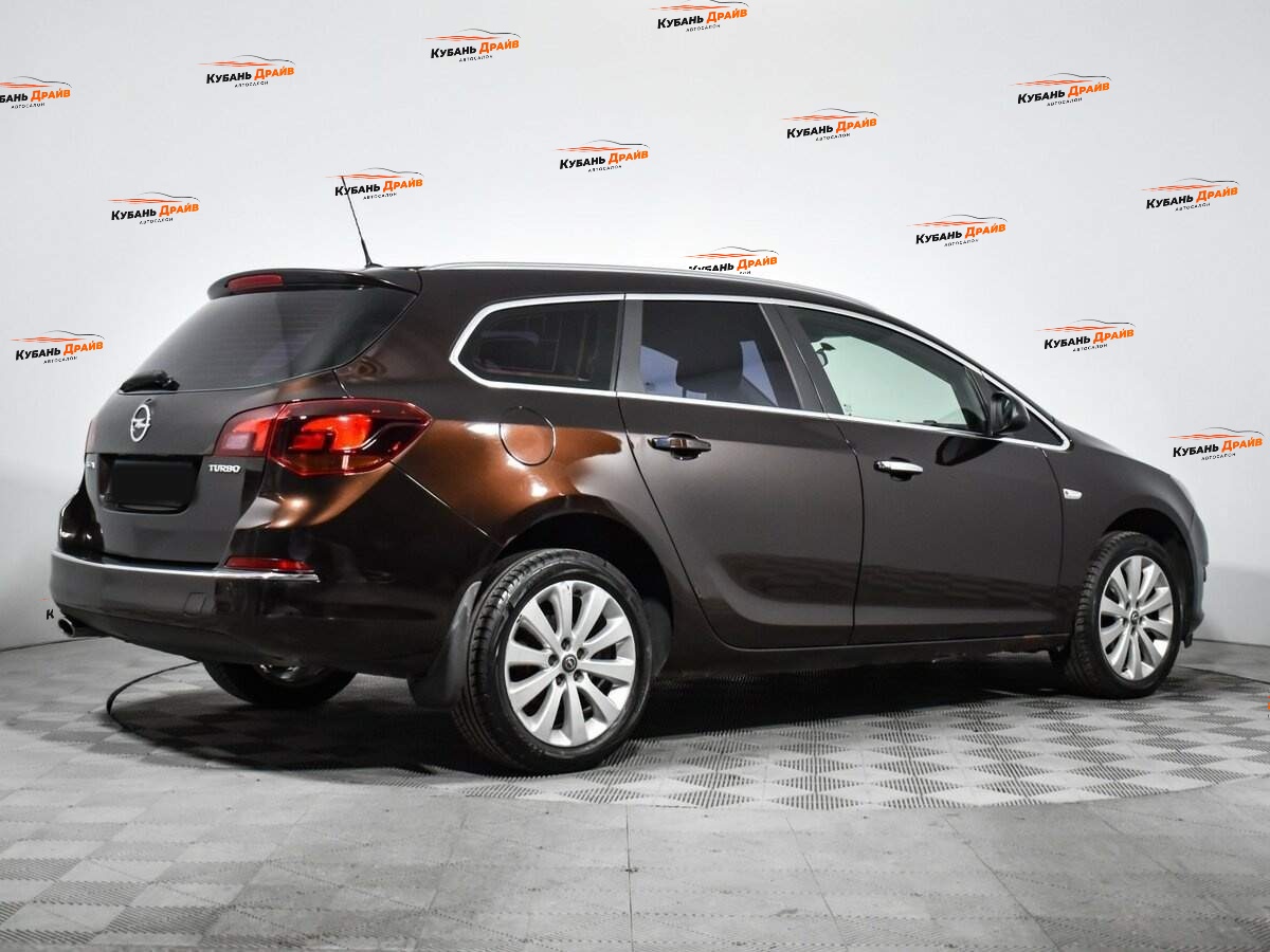 Opel Astra 2013 года с пробегом. Фото: #4