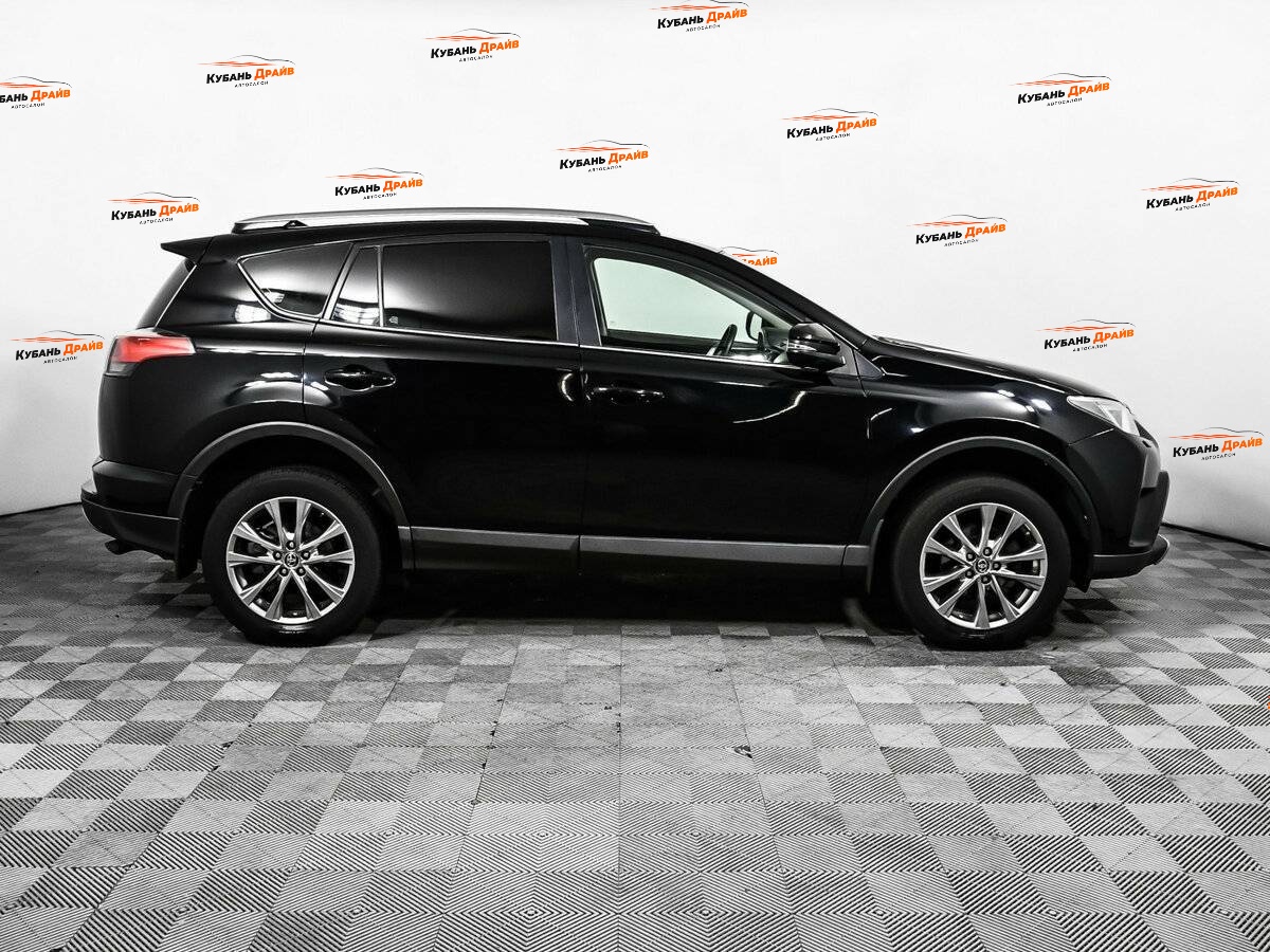 Toyota RAV4 2017 года с пробегом. Фото: #3