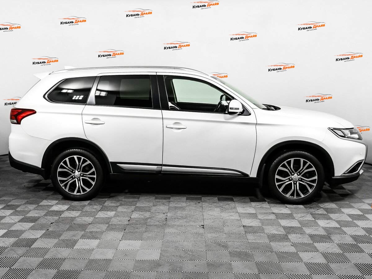 Mitsubishi Outlander 2017 года с пробегом. Фото: #3