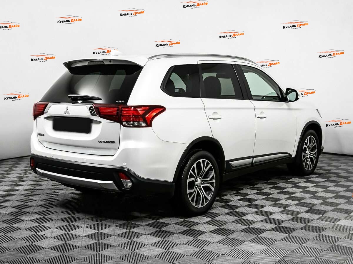 Mitsubishi Outlander 2017 года с пробегом. Фото: #4