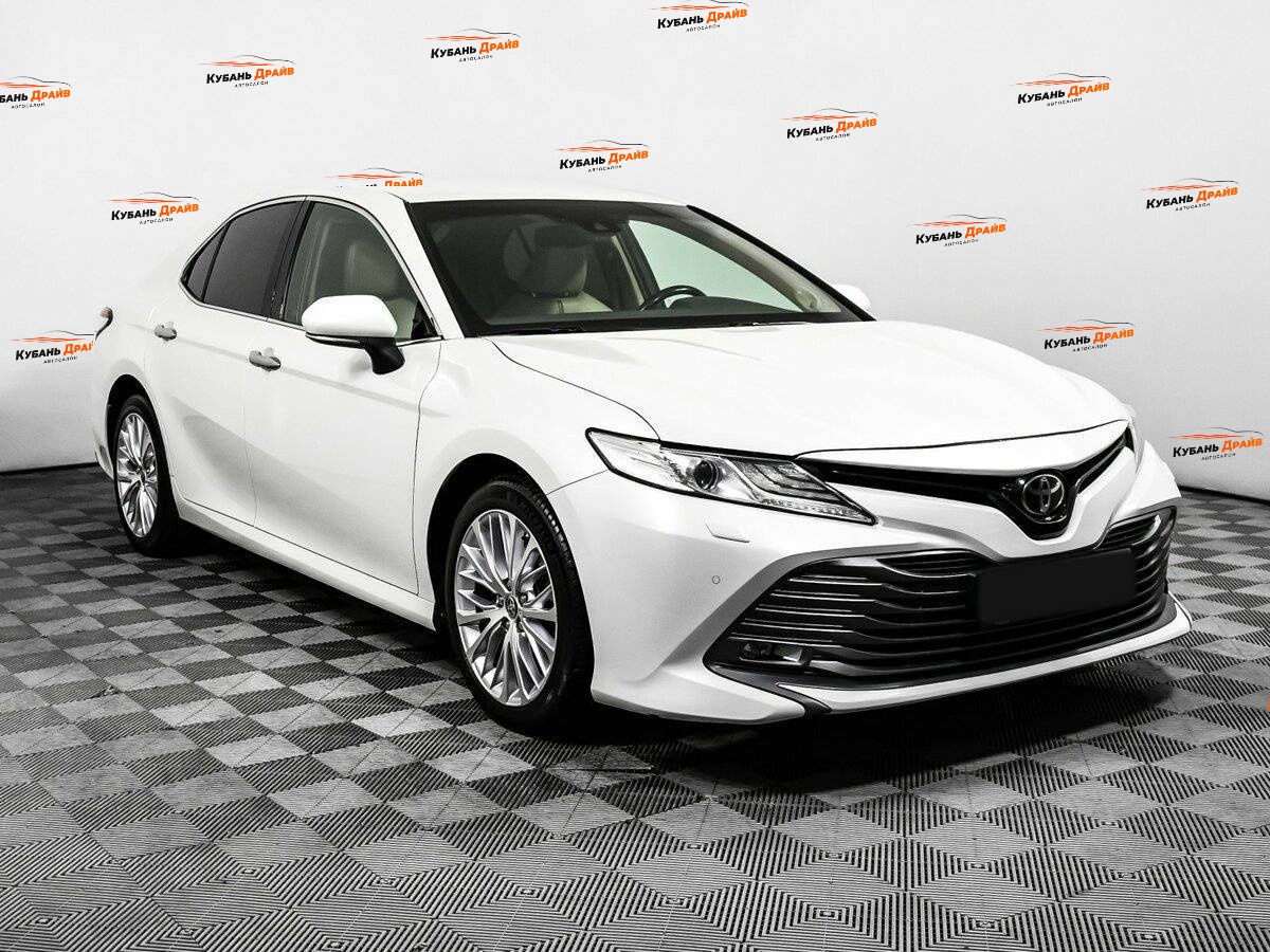 Toyota Camry 2020 года с пробегом. Фото: #2